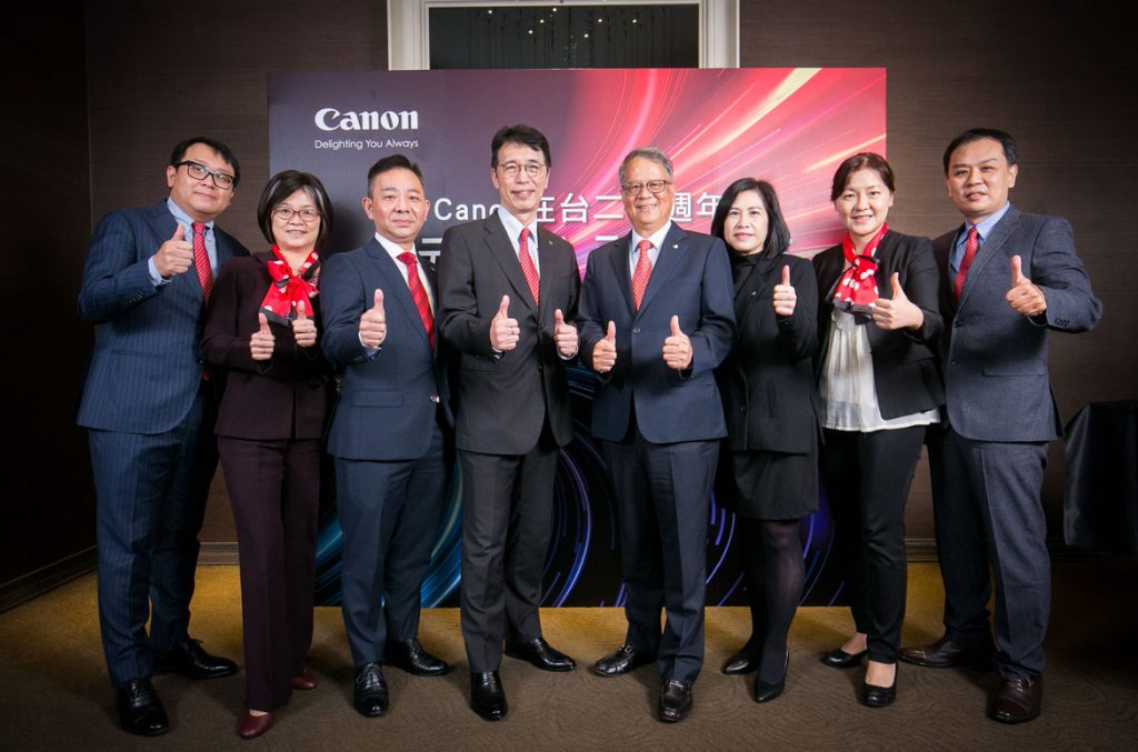111210Canon pic01